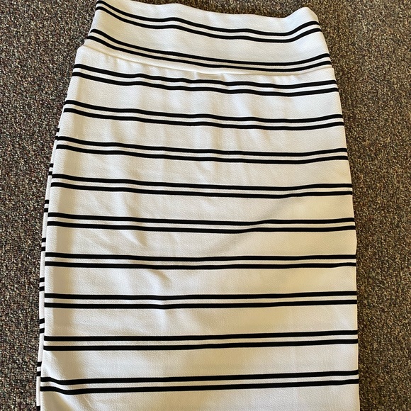 Lularoe pencil skirt - Picture 3 of 3